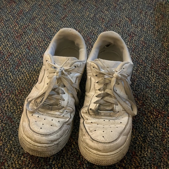 Air forces size 8 1/2 very dirty and used - Picture 1 of 5